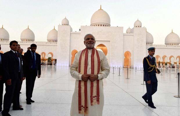 प्रधानमंत्री मोदी 16-17 अगस्त को अपने यूएई दौरे के समय अबूधाबी स्थित शेख जायद मुख्य मस्जिद (ग्रैंड मास्क) गए थे। (PTI Photo)