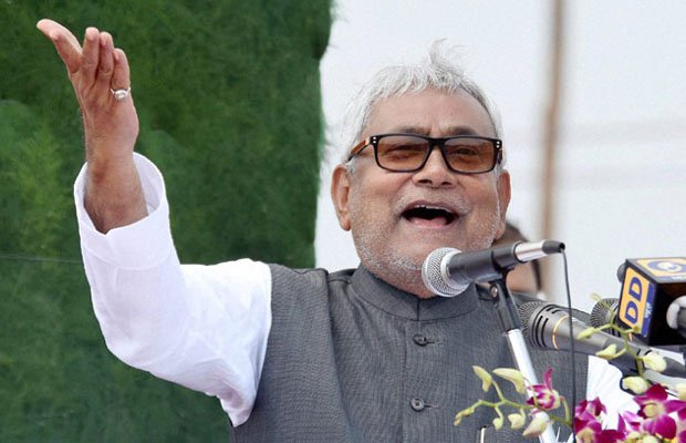 जहां पूरा बिहार पैकेज की खुशियां मना रहा, नीतीश भाग कर आ गए हैं दिल्ली