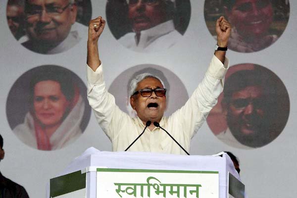 मोदी पर गरजी ‘नीतीश-लालू-सोनिया’ की तिकड़ी