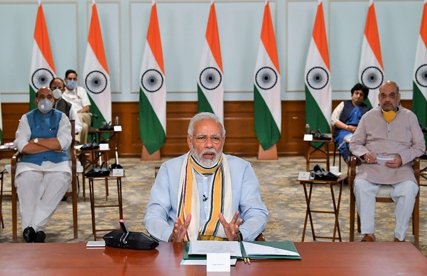 
कोरोना को लेकर मुख्यमंत्रियों की बैठक लेते PM मोदी। (फोटोः पीटीआई)