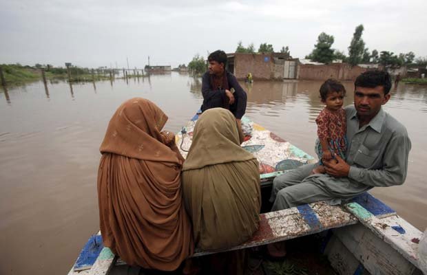 पाकिस्तान में बाढ़ से 151 की मौत