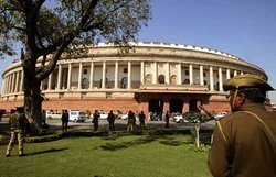 संसद कैंटीन में रियायती खाने का मुद्दा सांसदों की छवि खराब करने की साजिश: सपा