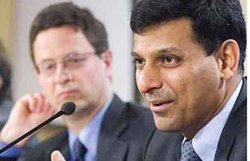 RBI के गवर्नर रघुराम राजन पर टिकीं हैं सबकी नजरें, लोगों की उम्मीदें बढ़ी