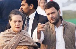 निलंबित सांसद के साथ खड़े हैं राहुल गांधी, प्रधानमंत्री पर लगाया दोषियों को बचाने का आरोप