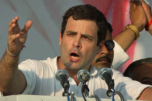 राहुल गांधी ने कहा कि पीडीपी-भाजपा अवसरवादी गठबंधन है और यह राज्य के लोगों के लिए मददगार साबित नहीं हो रहा।(पीटीआई फोटो)