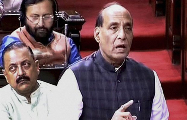 राज्यसभा में आतंकी हमले के बारे में सदस्यों को अवगत कराते गृहमंत्री राजनाथ सिंह। (पीटीआई फोटो)