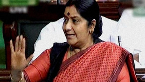 राहुल गांधी, सुषमा स्वराज, ललितगेट, पीएम नरेंद्र मोदी, राहुल गांधी नोट, राहुल गांधी पर्ची, rahul gandhi, rahul gandhi notes, rahul gandhi protest against BJP, sonia gandhi