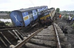 रेल पटरियों के बहने से हुआ हरदा ट्रेन हादसा: रेलमंत्री