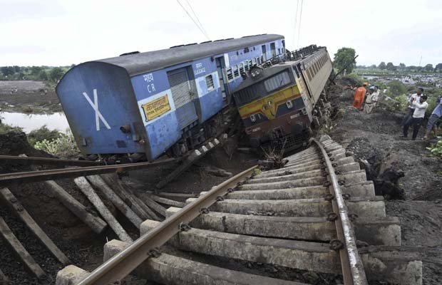 रेल पटरियों के बहने से हुआ हरदा ट्रेन हादसा: रेलमंत्री