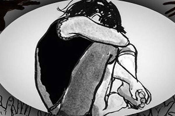 यूपी: रेप का वीडियो बनाकर इंटरनेट पर डालने के आरोप में दो लड़कियां हिरासत में, गांव में तनाव