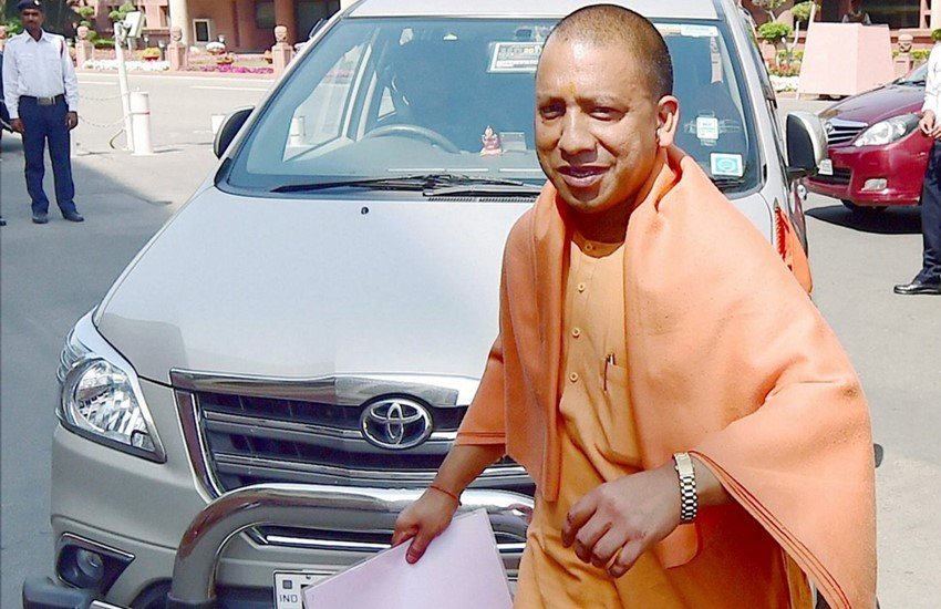 अपनी फायरब्रांड इमेज के लिए मशहूर इस बीजेपी सांसद ने कई एेसे विवादित बयान दिए हैं, जिससे लोगों में उनकी इमेज एक कट्टर हिंदूवादी नेता की बन गई है। अपनी फायरब्रांड इमेज के लिए मशहूर इस बीजेपी सांसद ने कई एेसे विवादित बयान दिए हैं, जिससे लोगों में उनकी इमेज एक कट्टर हिंदूवादी नेता की बन गई है।