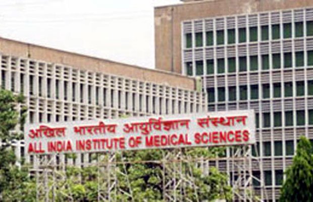 एम्स में लाइव सर्जरी के दौरान गई मरीज की जान