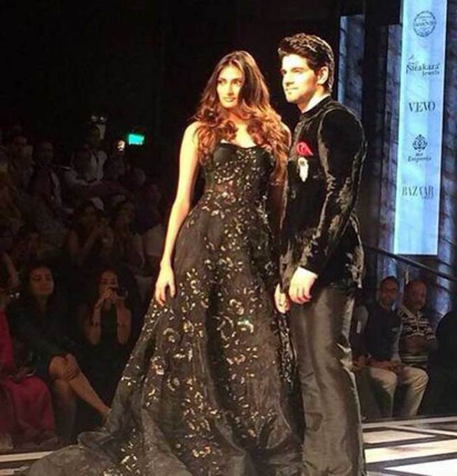 athiya shetty, sooraj pancholi, actress athiya shetty athiya shetty on ramp, IFBW, indian bridal fashion week, athiya shetty sooraj pancholi, sooraj pancholi on ramp, lisa haydon, athiya shetty pics, sooraj pancholi, entertainment, bollywood