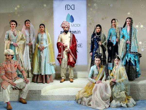 अमेजन इंडिया, कॉचर फैशन वीक, डिजाइनर कलेक्शन, Shilpa Shetty, Amazon India Couture Week 2015, Amazon Idnia, couture fashion week,