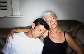 डेटिंग टिप्स, उम्र से बड़ी महिला के साथ डेटिंग, रिलेश्नशिप, Dating, Dating tips, Relationship, Couple, Older women dating, Lifestyle
