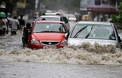 पश्चिम बंगाल में बाढ़ के हालात, सीएम ममता बनर्जी लेंगी जायजा