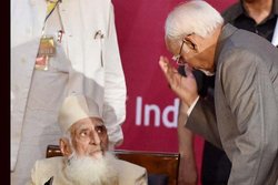 मुस्लिमों के विकास के लिए ठोस रणनीति बनाए मोदी सरकार: हामिद अंसारी