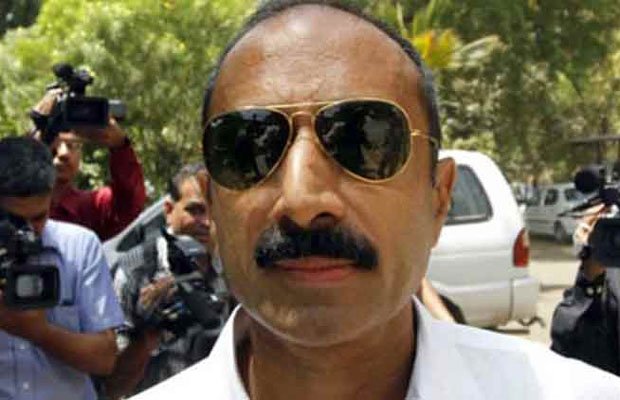 7-RCR में बाथटब है क्या- बर्खास्त आईपीएस ने किया ट्वीट, लोगों ने किया ट्रोल