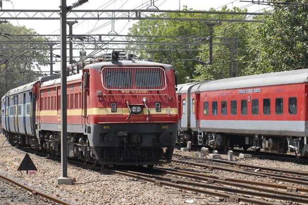 रेलवे ने दी यात्रियों को सौगात