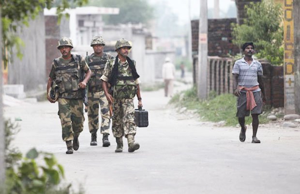 गाय का मिला सिरकटा शव: प्रदर्शन, पथराव और आगजनी के बाद लगा कर्फ्यू