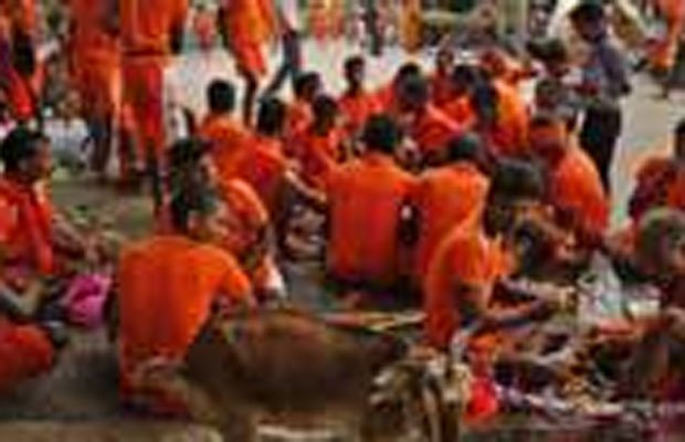 झारखंड: सड़क दुर्घटना में भगवान के दर्शन के लिए गए 13 कांवड़ियों की मौत
