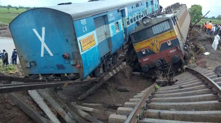 कामायनी एक्सप्रेस, ट्रेन हादसा, मध्यप्रदेश, जनता एक्सप्रेस, kamayani express, train accident, train derailed, train accident news, madhya pradesh, janata express, mp train accident, janata express derailed, train accident helpline numbers, train accident death toll
