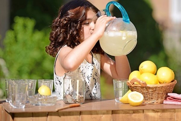 सुबह के वक्त नीबू पानी पिएंगे तो निखरेगी त्वचा और रहेंगे स्वस्थ
