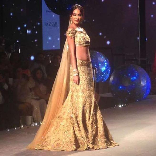athiya shetty, sooraj pancholi, actress athiya shetty athiya shetty on ramp, IFBW, indian bridal fashion week, athiya shetty sooraj pancholi, sooraj pancholi on ramp, lisa haydon, athiya shetty pics, sooraj pancholi, entertainment, bollywood