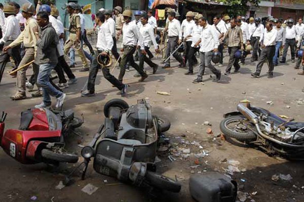 गुजरात हिंसाः बढ़ती जा रही मरने वालों की संख्या, तैनात किए गए जवान