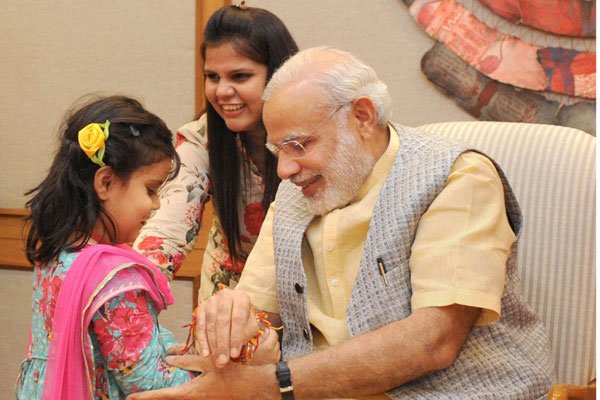 रक्षाबंधन, केजरीवाल, नरेंद्र मोदी, सुषमा स्वराज, नीतीश कुमार, प्रणव मुखर्जी, raksha bandhan, narendra modi, shushma swaraj, nitesh kumar, pranab mukhergee