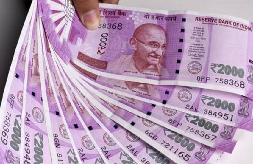 पीपीएफ को भी निवेश के हिसाब से अच्छा विकल्प माना जाता है। इसमें साल बीतने के साथ ही ब्याज दरों में कटौती देखी जा रही है। जनवरी-मार्च 2018 के लिए ब्याज दर 7.6 फीसदी तय की गई है। यह विकल्प भी टैक्स फ्री रिटर्न देता है।