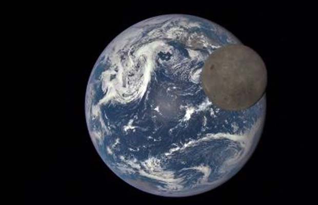 NASA ने कैमरे में कैद की चंद्रमा के अद्भुत नजारे की तस्वीरें