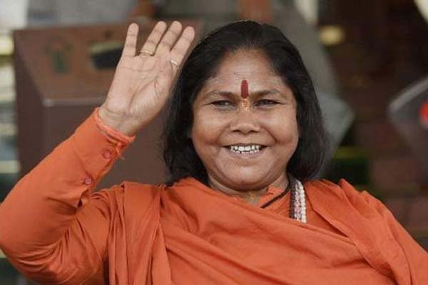 गैर धर्माविलंबियों से हिंदुओं को अपनी बेटियों की ‘रक्षा’ करनी चाहिए: साध्वी निरंजन