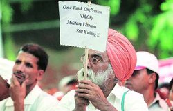 जंतर-मंतर से जबरन हटाए गए पूर्व सैनिक, ‘वन रैंक वन पेंशन’ को लेकर दे रहे थे धरना