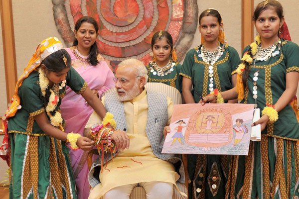 रक्षाबंधन, केजरीवाल, नरेंद्र मोदी, सुषमा स्वराज, नीतीश कुमार, प्रणव मुखर्जी, raksha bandhan, narendra modi, shushma swaraj, nitesh kumar, pranab mukhergee