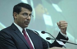 RBI गवर्नर रघुराम राजन आज करेंगे पेमेन्ट्स बैंक की घोषणा