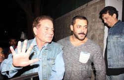 सलमान खान की आलोचना करने वालों पर भड़के सलीम खान ने कहा- टीवी पर लखवी, मसूद की जगह वांटेड हुए सलमान, करण जौहर