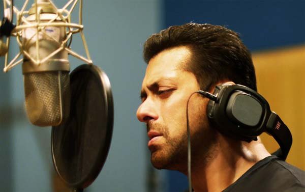 सलमान खान, सिंगर सलमान खान, मैं हूं हीरो तेरा, हीरो मूवी, अथिया शेट्टी, सूरज पंचोली, sooraj pancholi, athiya shetty, hero movie, salman khan, dabang salman, main hun hero tera song