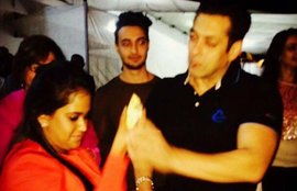 सलमान खान, अर्पिता खान, अरबाज खान, पुलिस रेड, अर्पिता खान जन्मदिन पार्टी, salman khan, Arpita khan, Arpita Birthday Party