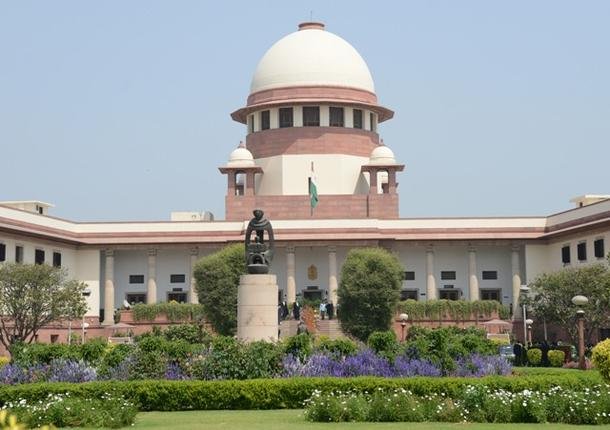 सबरीमाला मंदिर में महिलाओं का प्रवेश वर्जित नहीं कर सकते: सुप्रीम कोर्ट
