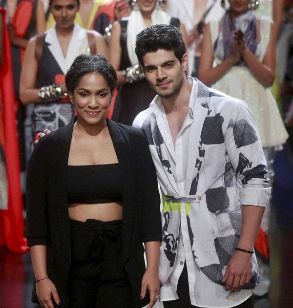 लेक्मे फैशन वीक, शाहिद कपूर, फैशन शो, मीरा यादव, मंदिर वेदी, mandira vedi, shahid kapoor, meera yadab, lakme fashion week