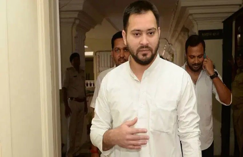 RJD नेता और बिहार विधानसभा में नेता प्रतिपक्ष बेटे तेजस्वी यादव। (एक्सप्रेस आर्काइव फोटो)