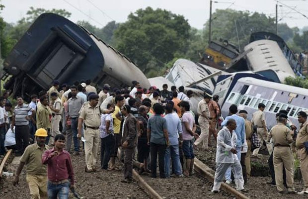 हादसों की रफ्तार बनाम सुरक्षा की पटरी