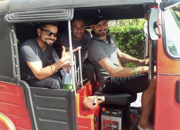 विराट कोहली, संगकारा, क्रिकेट, बैडमिंडन, कोलंबो, टीम इंडिया जीत, team india, badminton, virat kohli, kumar sangakkara, cricekt
