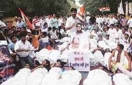 vyapam, vyapam scam, vyapam news, vyapam scam news, congress protests, congress vyapam protests, shivraj singh chouhan, digvijay singh, congress , bjp, madhya pradesh, india news