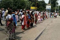 #BharatBandh : देशव्यापी हड़ताल शुरू, सामान्य जनजीवन प्रभावित, बैंक बंद-बसें ठप