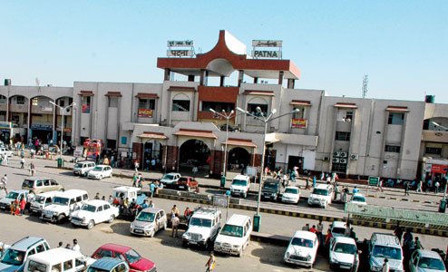 पटना जंक्शन को बम से उड़ाने की धमकी, शहर में मची खलबली (Pic-Agency)