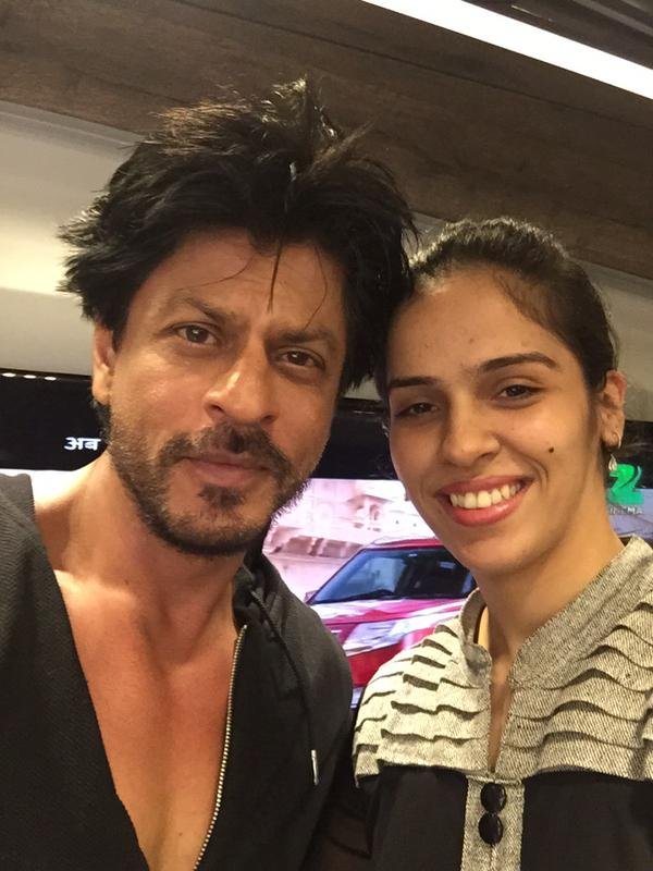 saina nehwal, king khan, dilwale, shahrukh khan, rohit shetty, krati senon, varun dhawan, सायना नेहवाल, शआहरुख खान, रोहित शेट्टी, दिवलाले, वरुण धवन