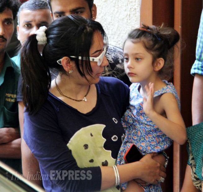 sanjay dutt, sanjay dutt pics, maanyata dutt, Iqra dutt, Shahraan dutt, sanjay dutt pics, sanjay, sanjay dutt leaves for jail, sanjay pics, sanjay dutt maanyata dutt, entertainment news