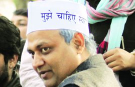 somnath bharti, somnath bharti wife, fir against somnath bharti, somnath bharti surrender, somnath bharti arrest, somnath bharti arrested, aap, lipika mitra, aap leader arrested, somnath bharti aap, somnath bharti domestic violence, somnath bharti domestic violence case, somnath bharti wife case, delhi news, india news, latest news, सोमनाथ भारती, सोमनाथ भारती पत्नी लिपिका मित्रा, लिपिका मित्रा, आप, आम आदमी पार्टी, दिल्ली